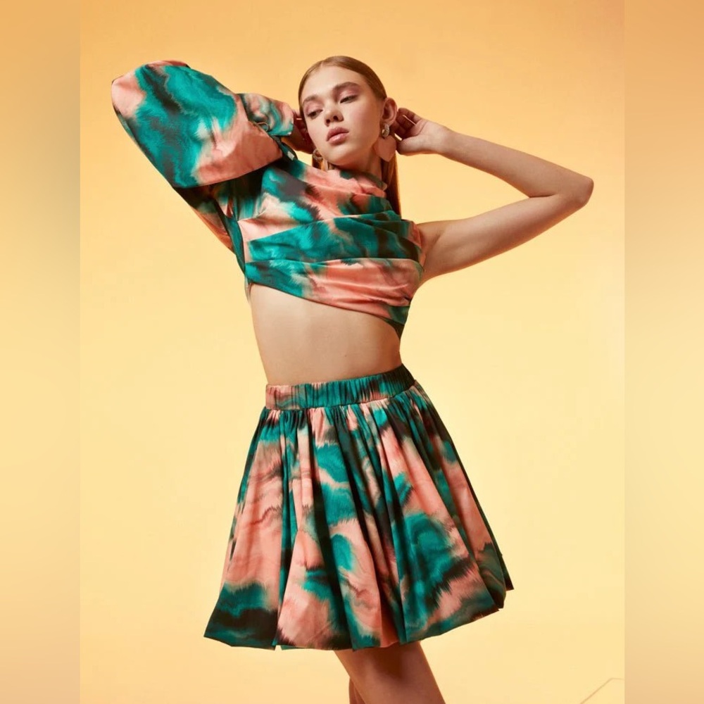 NWT *Sold Out* Gigii’s Santa Skirt in Green Size Medium
